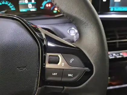 Photo 28 Peugeot 208  Electrique 50 kWh 136ch