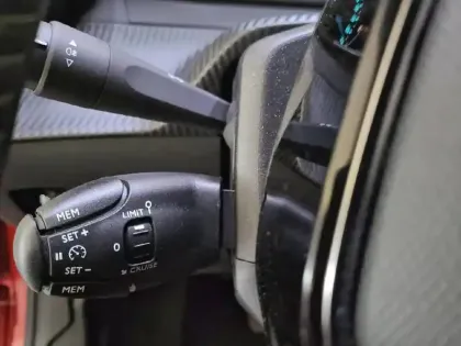 Photo 26 Peugeot 208  Electrique 50 kWh 136ch