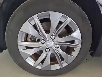 Photo 12 Peugeot 208  Electrique 50 kWh 136ch