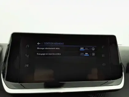 Photo 27 Peugeot 2008  PureTech 100 S&S BVM6