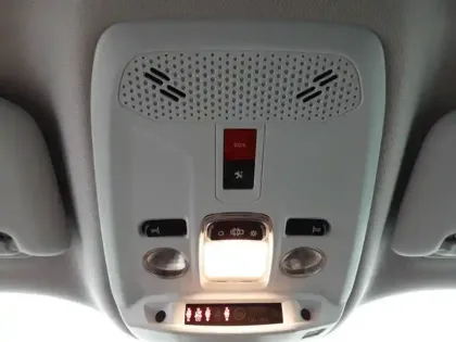 Photo 31 Peugeot 2008  PureTech 100 S&S BVM6