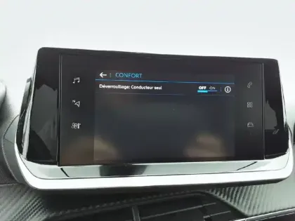 Photo 29 Peugeot 2008  PureTech 100 S&S BVM6