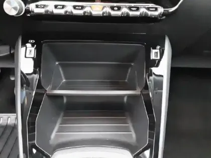 Photo 21 Peugeot 2008  PureTech 100 S&S BVM6