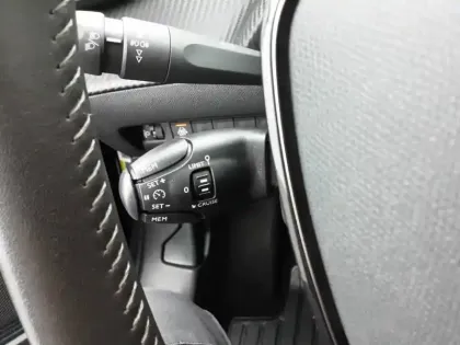 Photo 20 Peugeot 2008  PureTech 100 S&S BVM6