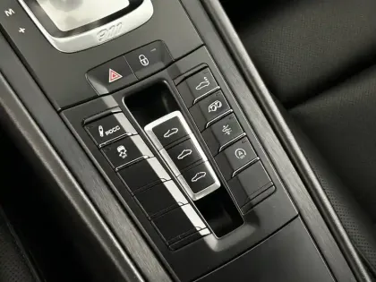 Photo 37 Porsche 911  Carrera 4 Coupé 3.0i 450