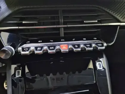 Photo 24 Peugeot 208  PureTech 100 S&S BVM6