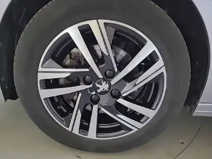 Photo 12 Peugeot 208  PureTech 100 S&S BVM6