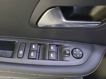 Photo 29 Peugeot 208  PureTech 100 S&S BVM6