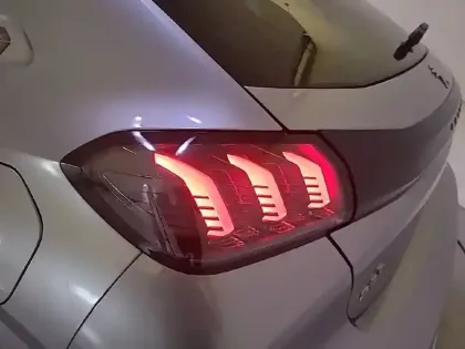 Photo 16 Peugeot 208  PureTech 100 S&S BVM6