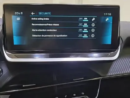 Photo 21 Peugeot 208  PureTech 100 S&S BVM6