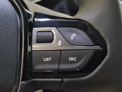 Photo 27 Peugeot 208  PureTech 100 S&S BVM6