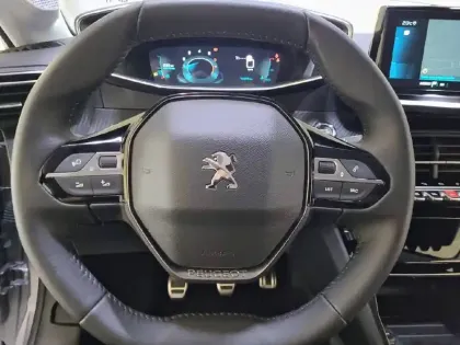 Photo 8 Peugeot 208  PureTech 100 S&S BVM6