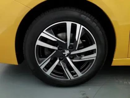 Photo 12 Peugeot 208  PureTech 100 S&S BVM6 Allure