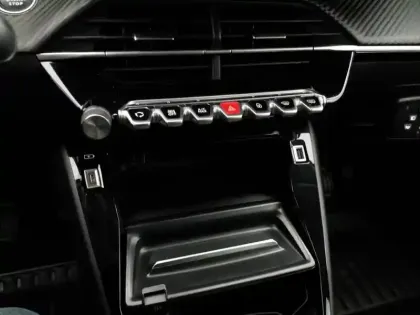 Photo 13 Peugeot 208  PureTech 100 S&S BVM6 Allure