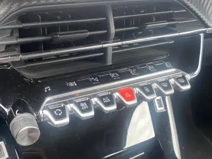 Photo 12 Peugeot 2008  1.2 PureTech 100ch S&S Allure