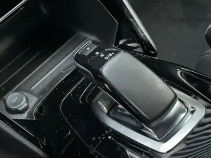 Photo 9 Peugeot 2008  e- 136ch GT