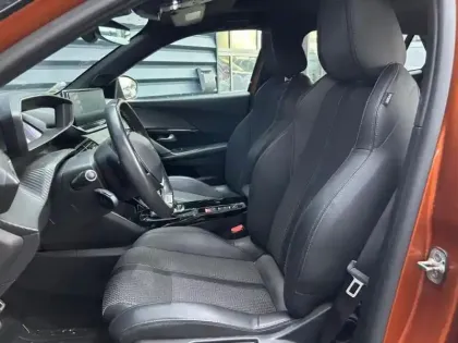 Photo 5 Peugeot 2008  e- 136ch GT