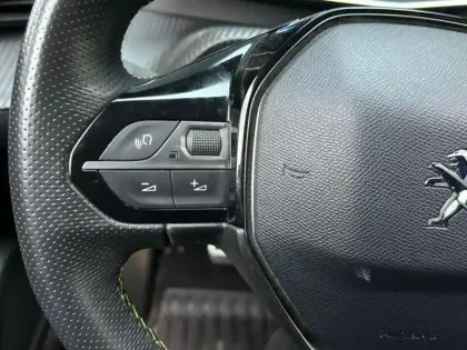 Photo 11 Peugeot 2008  e- 136ch GT