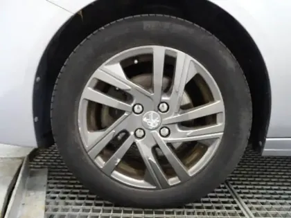 Photo 9 Peugeot 208  Affaire 1.5 BlueHDi 100 Premium Pack