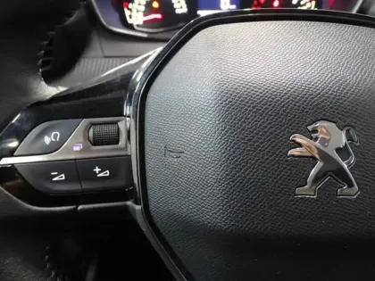 Photo 11 Peugeot 208  Affaire 1.5 BlueHDi 100 Premium Pack