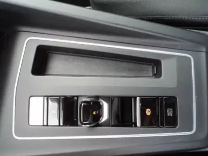 Photo 55 Volkswagen Golf  1.0 eTSI OPF 110 DSG7