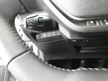 Photo 39 Peugeot 208  PureTech 75 S&S BVM5