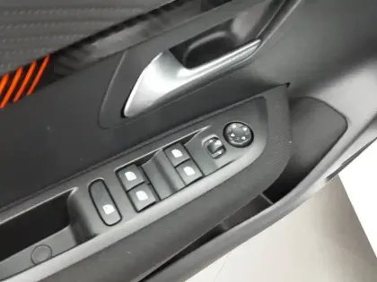 Photo 38 Peugeot 208  PureTech 75 S&S BVM5
