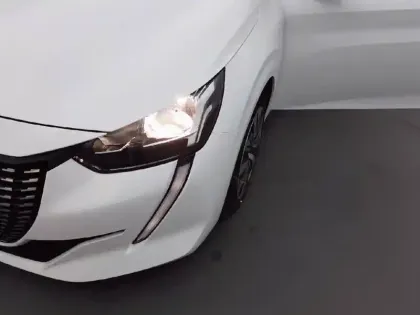 Photo 15 Peugeot 208  PureTech 75 S&S BVM5