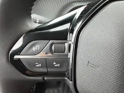 Photo 41 Peugeot 208  PureTech 75 S&S BVM5