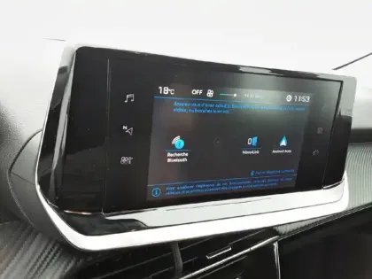 Photo 20 Peugeot 208  PureTech 75 S&S BVM5