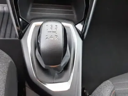 Photo 13 Peugeot 208  PureTech 75 S&S BVM5