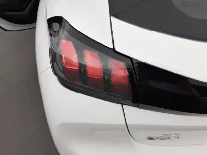 Photo 16 Peugeot 208  PureTech 75 S&S BVM5