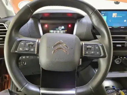 Photo 32 Citroën C4 e- 136 ch Automatique