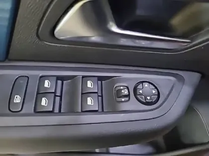 Photo 52 Citroën C4 e- 136 ch Automatique