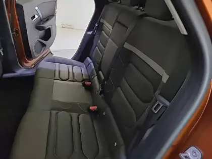 Photo 35 Citroën C4 e- 136 ch Automatique