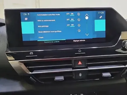 Photo 40 Citroën C4 e- 136 ch Automatique