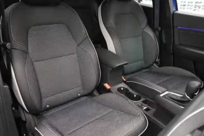 Photo 17 Renault Captur  E-Tech full hybrid 145