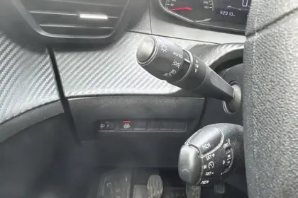 Photo 66 Peugeot 208  PureTech 75 S&S BVM5