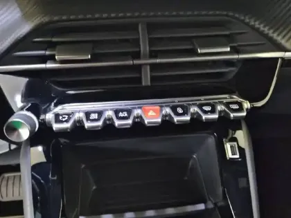 Photo 23 Peugeot 2008  PureTech 130 S&S EAT8