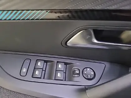 Photo 28 Peugeot 2008  PureTech 130 S&S EAT8