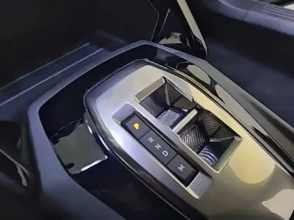 Photo 13 Peugeot 2008  PureTech 130 S&S EAT8