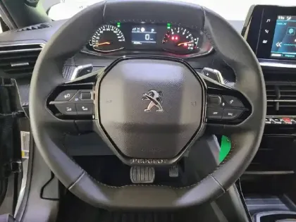 Photo 8 Peugeot 2008  PureTech 130 S&S EAT8