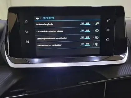 Photo 21 Peugeot 2008  PureTech 130 S&S EAT8