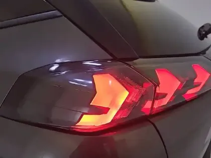 Photo 16 Peugeot 2008  PureTech 130 S&S EAT8