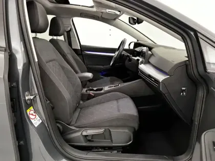 Photo 92 Volkswagen Golf  1.5 eTSI OPF 130 DSG7