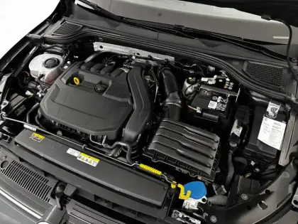 Photo 21 Volkswagen Golf  1.5 eTSI OPF 130 DSG7