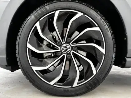 Photo 86 Volkswagen Golf  1.5 eTSI OPF 130 DSG7