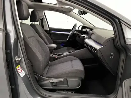 Photo 13 Volkswagen Golf  1.5 eTSI OPF 130 DSG7