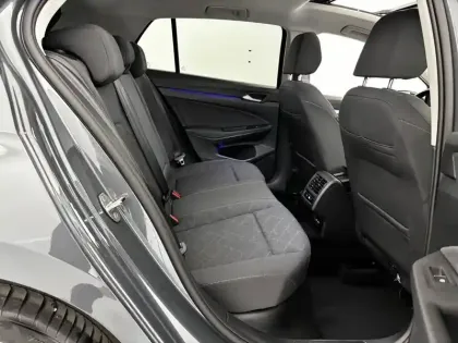 Photo 15 Volkswagen Golf  1.5 eTSI OPF 130 DSG7