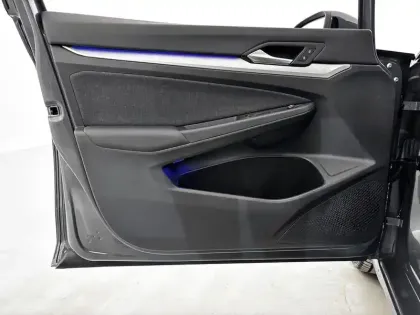 Photo 67 Volkswagen Golf  1.5 eTSI OPF 130 DSG7